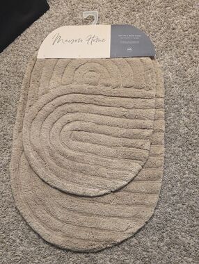 NWT Neutral Taupe Bath Rug Set - 2 Piece
